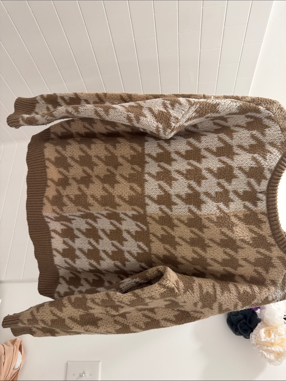 mittoshop Houndstooth Crewneck Sweater - Beige & Cream